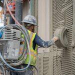 Tynkowanie elewacji przy użyciu specjalistycznego kompresora