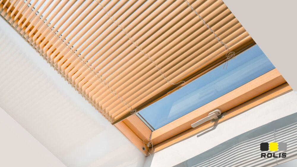 Jak rolety dachowe poprawiają komfort życia na poddaszu?